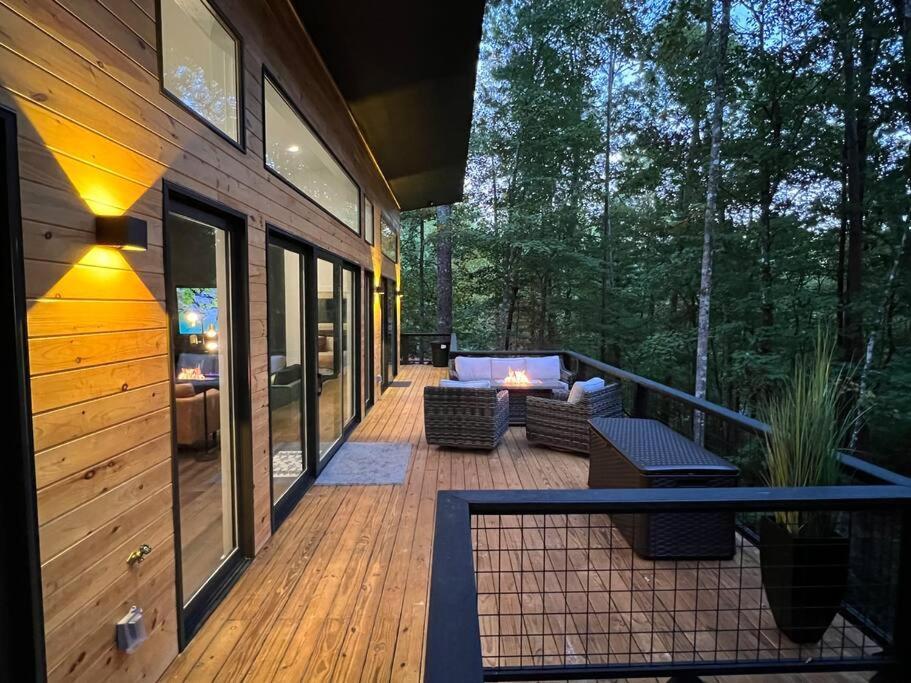 Chalet Modern Mountain Getaway With Hot Tub, Fire Pit *